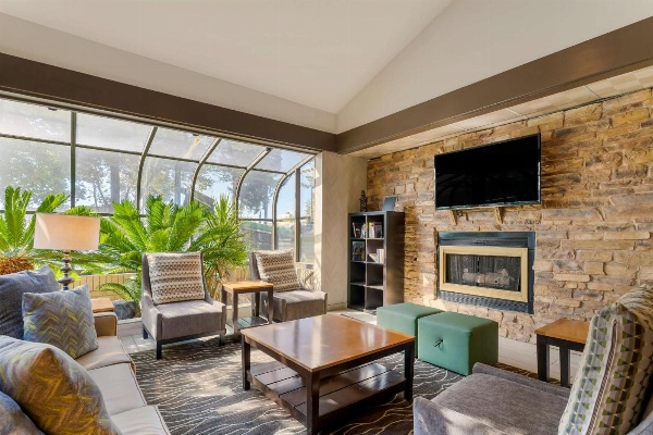 Best Western Plus Forest Park Inn image 2