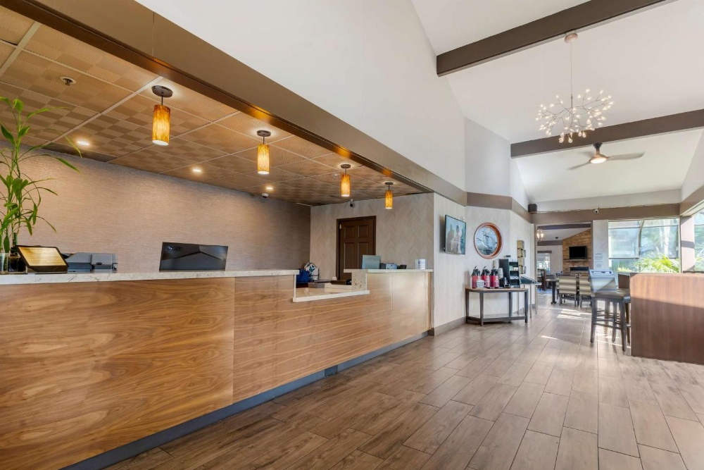 Best Western Plus Forest Park Inn